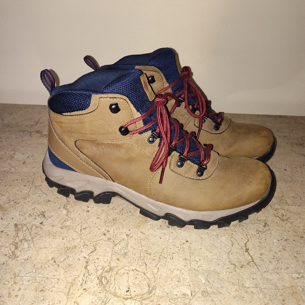 Columbia Men's Tan and Blue Hiking Boots